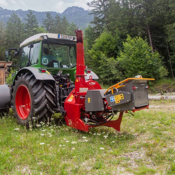 Fliegl Holzhacker mit hydraulischem Einzug