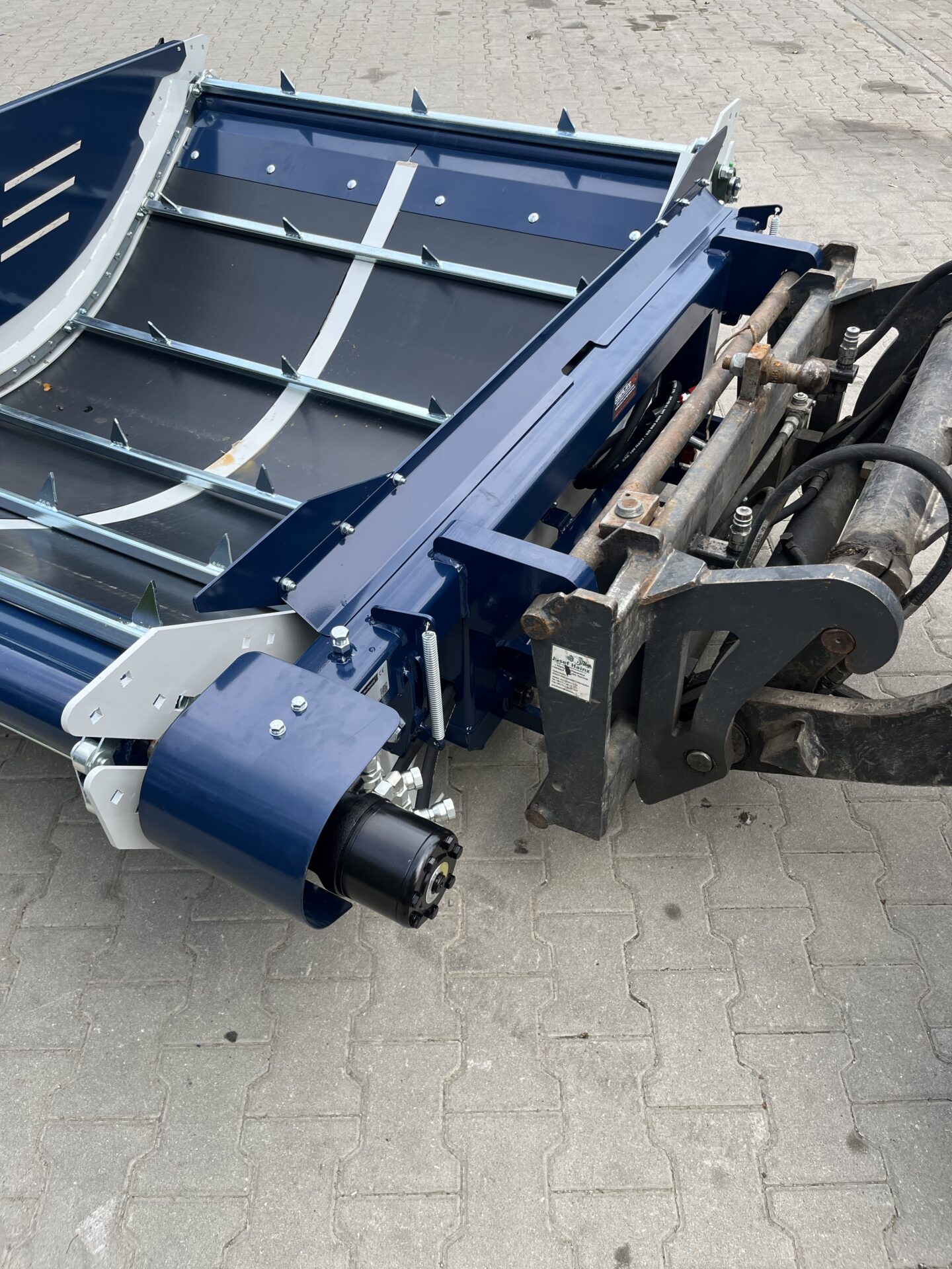 FK Machinery Rundballenabroller BPBU Euroaufnahme KAT I KAT II – Bild 6
